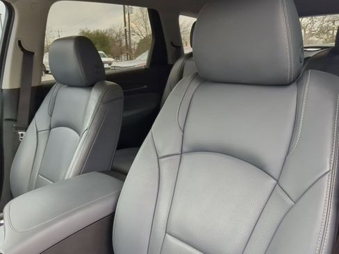 Used 2020 Buick Enclave Essence w/ Sound and Sites Package image 10