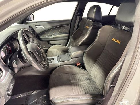 Used 2017 Dodge Charger R/T RWD image 9