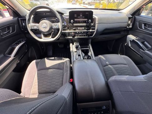 Certified 2025 Nissan Pathfinder SV FWD image 20