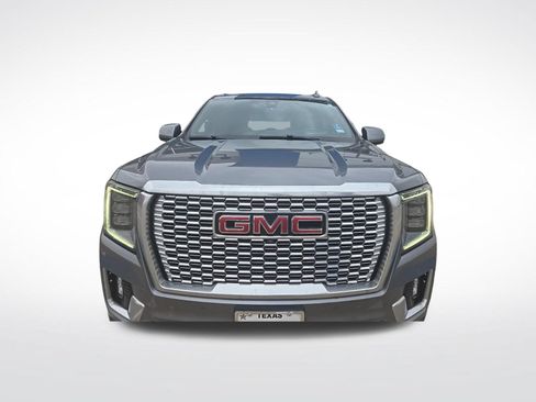 Used 2022 GMC Yukon Denali w/ Denali Premium Package AWD/4WD image 3