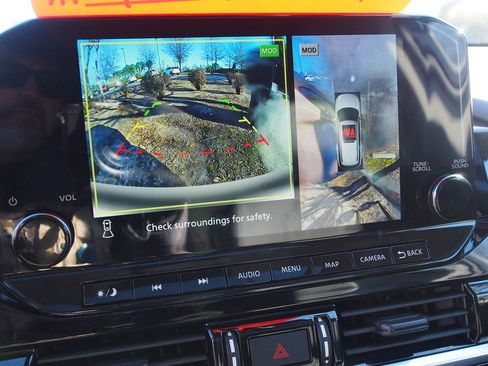 Used 2023 Nissan Pathfinder Platinum w/ Black Appearance Package image 32