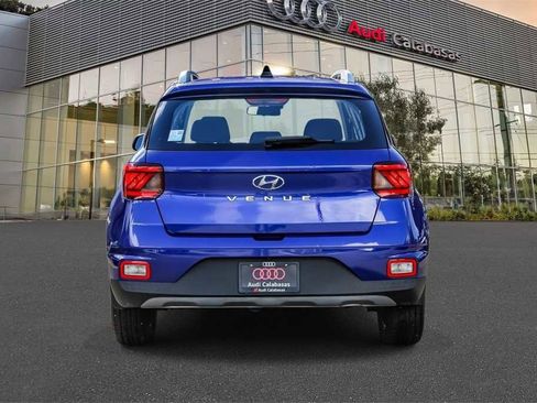 Used 2022 Hyundai Venue SEL image 3