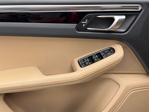 Used 2023 Porsche Macan image 37