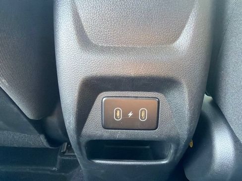 Used 2025 Hyundai Venue SEL FWD image 14