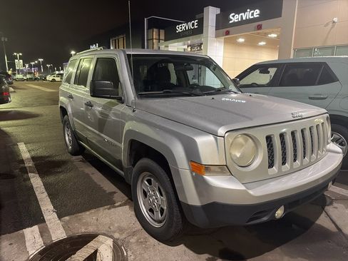 Used 2013 Jeep Patriot Sport image 2