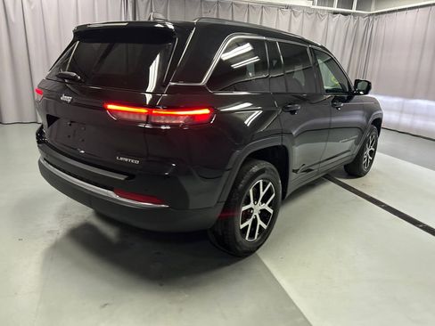 Used 2024 Jeep Grand Cherokee Limited AWD/4WD image 7