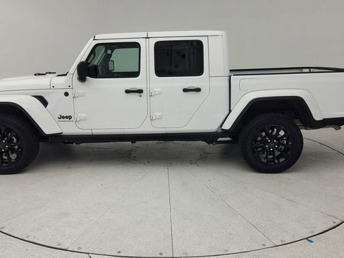 Used 2025 Jeep Gladiator Sport AWD/4WD image 4