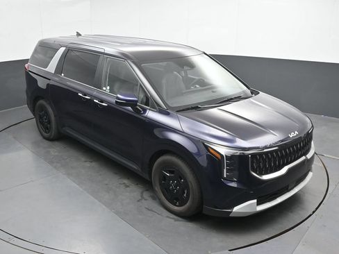 Used 2025 Kia Carnival FWD image 35