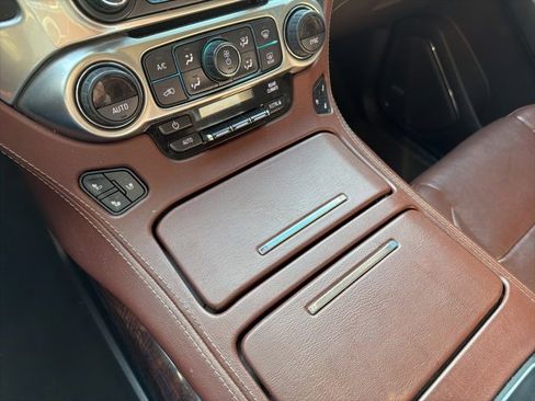Used 2020 Chevrolet Suburban Premier image 15