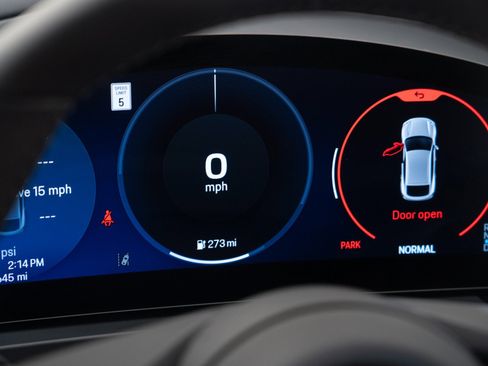 Certified 2025 Porsche Macan Electric RWD image 24