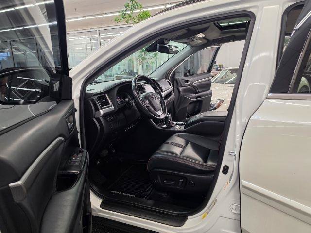 Used 2019 Toyota Highlander SE AWD/4WD image 8
