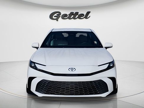 Used 2025 Toyota Camry SE w/ Convenience Package FWD image 2