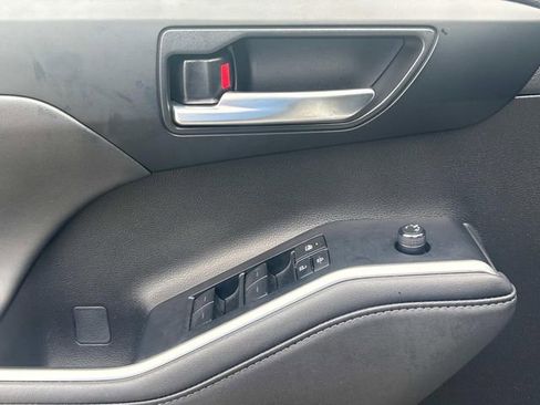 Used 2024 Toyota Highlander XSE FWD image 27
