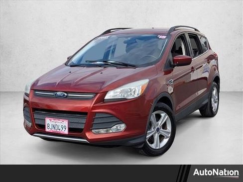 Used 2015 Ford Escape SE w/ Equipment Group 201A image 1