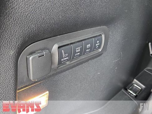 Used 2017 Ford Explorer Limited w/ Equipment Group 303A AWD/4WD image 34
