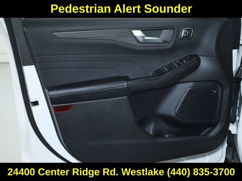 Used 2023 Ford Escape Platinum w/ Premium Technology Package AWD/4WD image 16