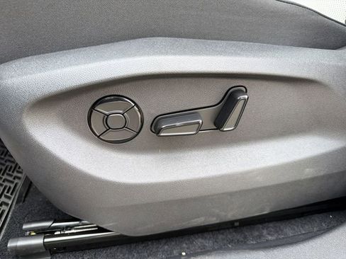 New 2026 Volkswagen Tiguan SE image 13