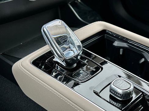 New 2026 Volvo XC90 T8 Plus AWD/4WD image 21
