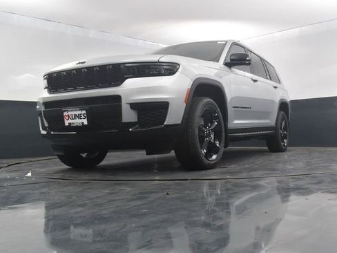 New 2025 Jeep Grand Cherokee L Altitude image 43