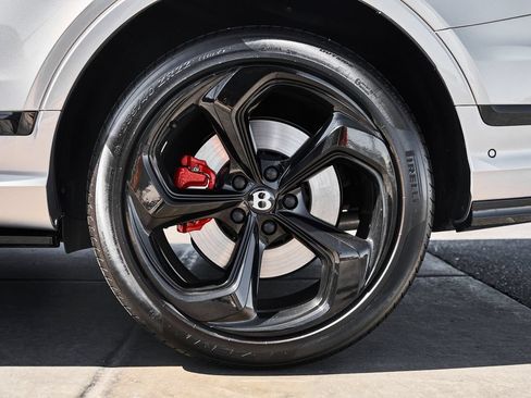 Used 2025 Bentley Bentayga AWD/4WD image 19
