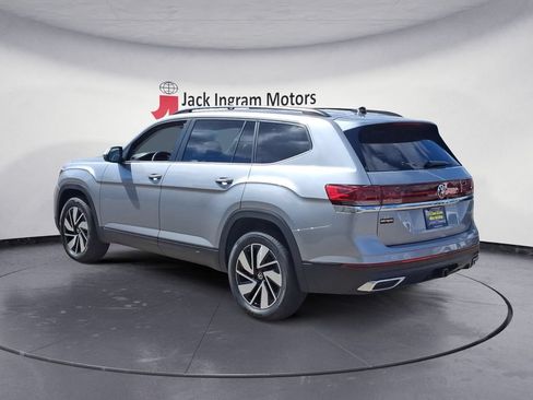 Used 2026 Volkswagen Atlas SE w/ Panoramic Sunroof Package FWD image 3