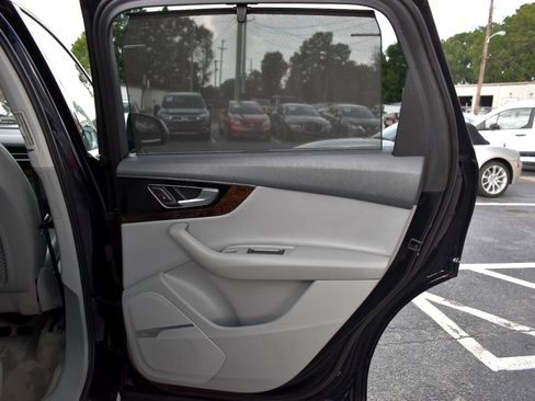 Used 2018 Audi Q7 3.0T Prestige w/ Prestige Package image 37