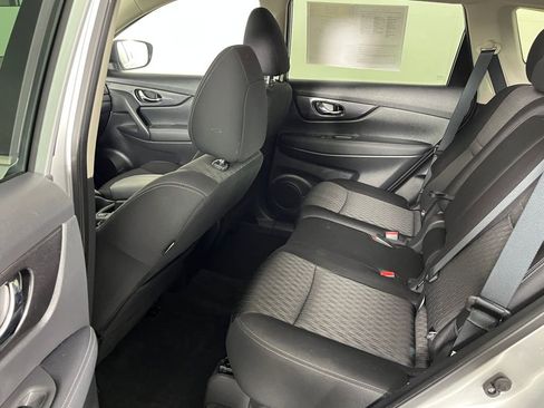 Used 2020 Nissan Rogue SV image 13