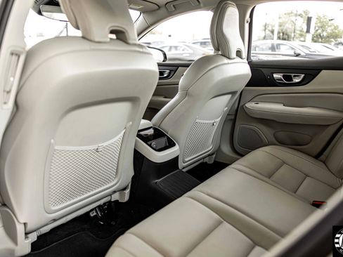 Used 2023 Volvo S60 T8 Plus image 33