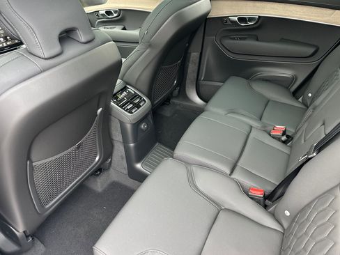 New 2026 Volvo XC90 T8 Plus w/ Protection Package image 10