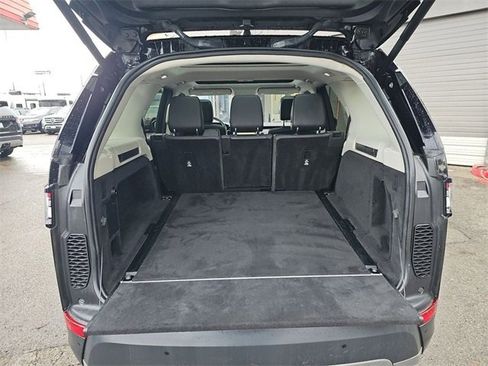 Used 2019 Land Rover Discovery SE image 11
