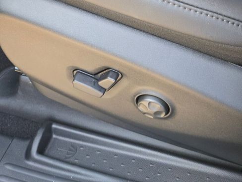 New 2026 Chrysler Voyager LX image 18