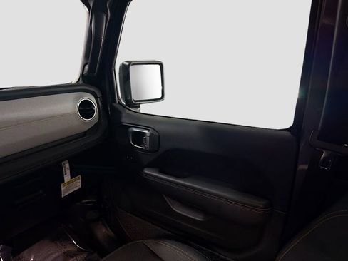 Used 2025 Jeep Wrangler Unlimited Sahara AWD/4WD image 21