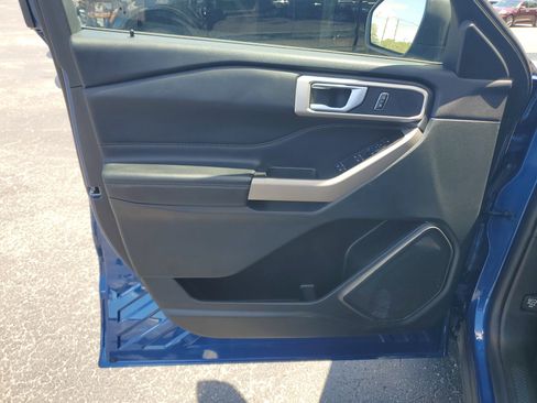 Used 2023 Ford Explorer XLT w/ Equipment Group 202A RWD image 16
