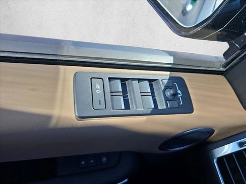 New 2026 Land Rover Discovery Limited Edition image 27