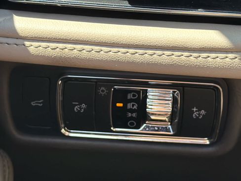 Used 2022 Lincoln Aviator AWD w/ Premium Package image 24