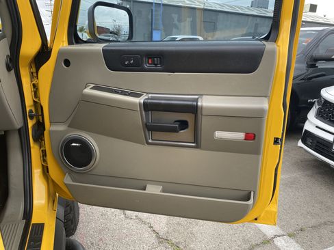 Used 2003 HUMMER H2 w/ Preferred Equipment Group image 21