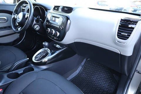 Used 2015 Kia Soul + FWD image 10