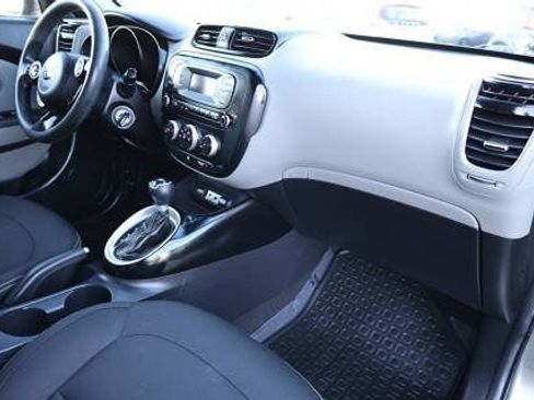 Used 2015 Kia Soul + FWD image 10