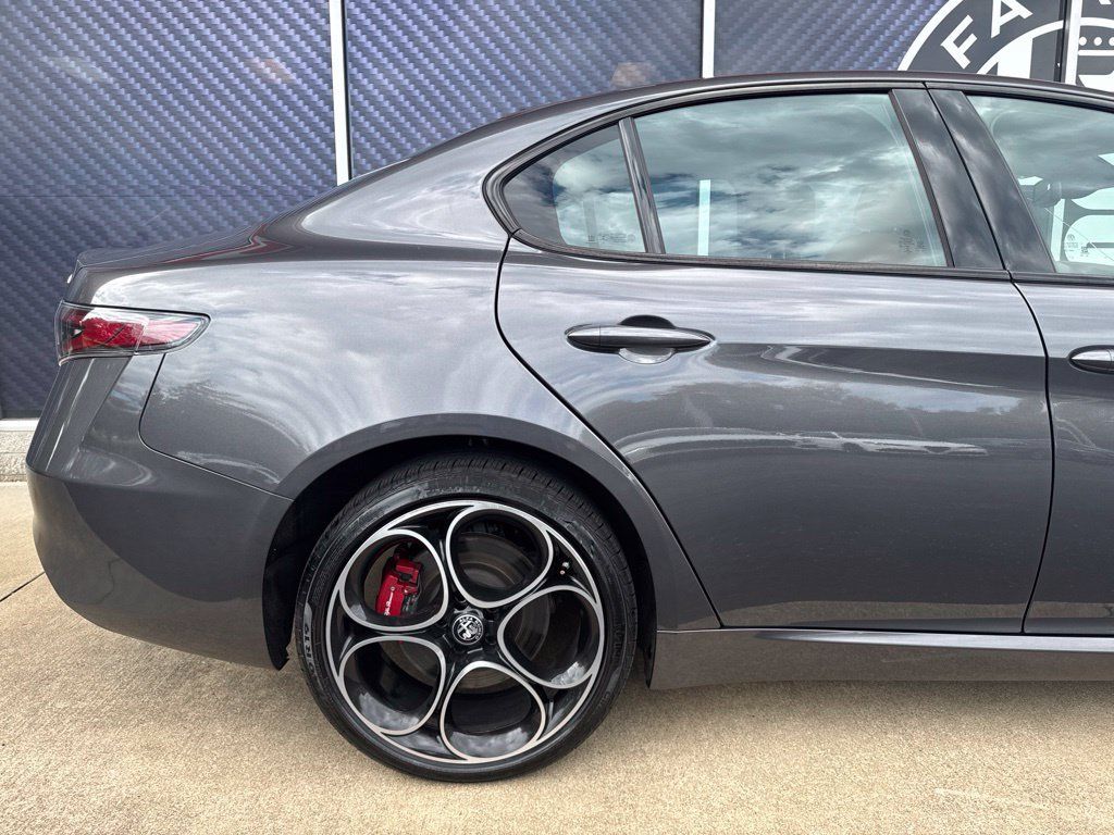 Used 2024 Alfa Romeo Giulia Ti w/ Active Assist Plus Package AWD/4WD image 5