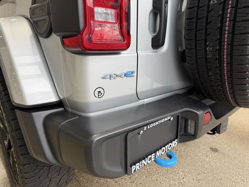 Used 2023 Jeep Wrangler Unlimited Sahara w/ Cold Weather Group image 39