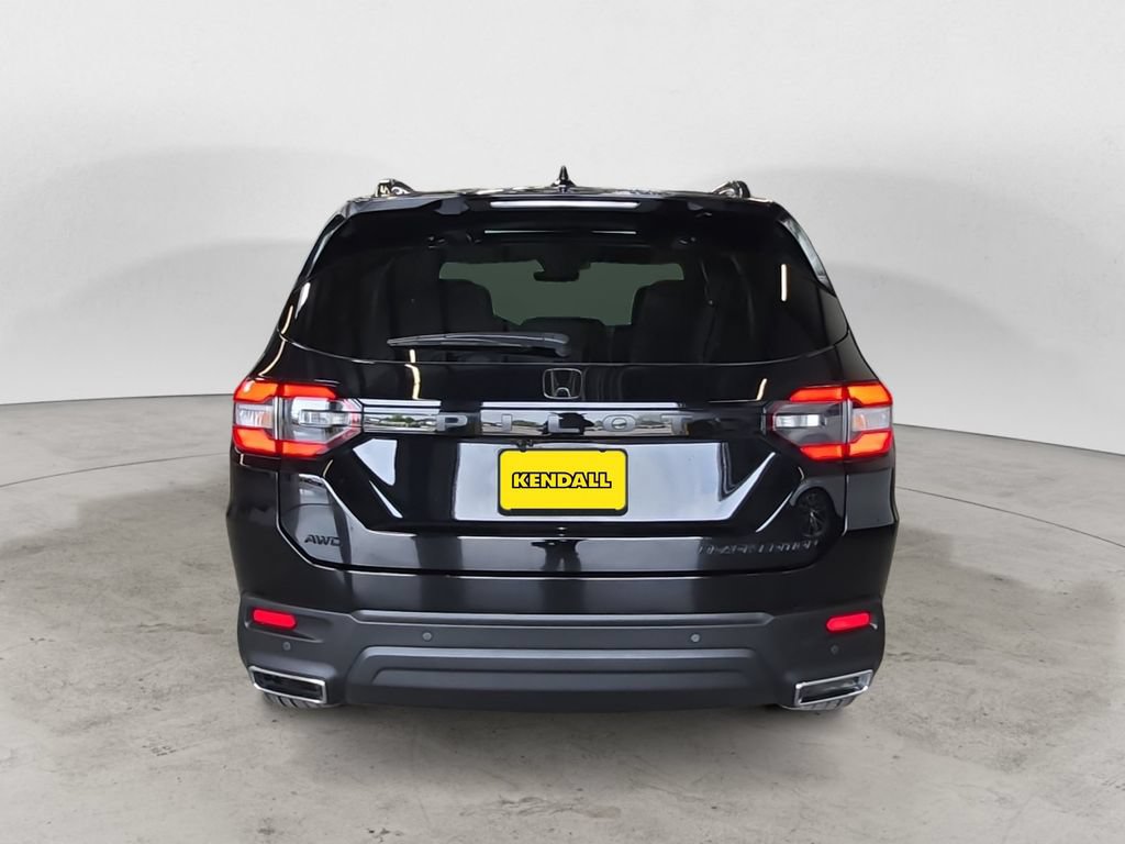 Used 2025 Honda Pilot Black Edition image 6
