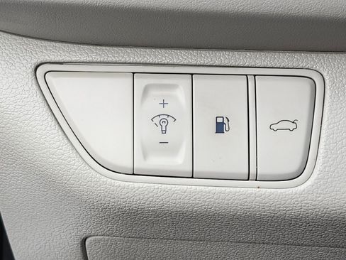 Used 2025 Genesis G70 2.5T image 24