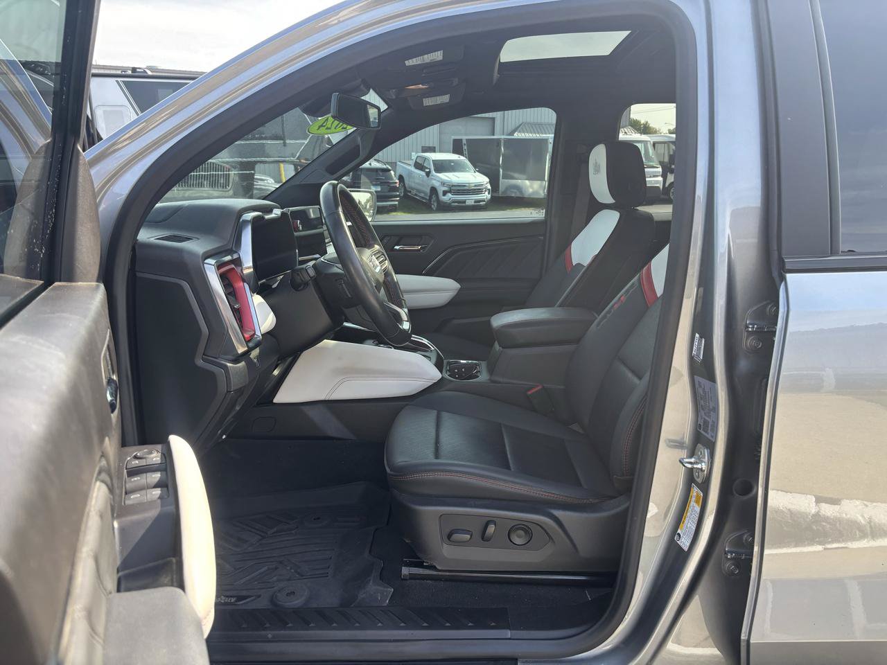 Used 2024 GMC Canyon AT4X w/ AT4X AEV Edition AWD/4WD image 9