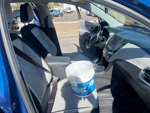 Used 2022 Chevrolet Equinox LT w/ Driver Convenience Package image 18