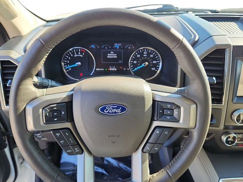 Used 2021 Ford Expedition XLT image 19