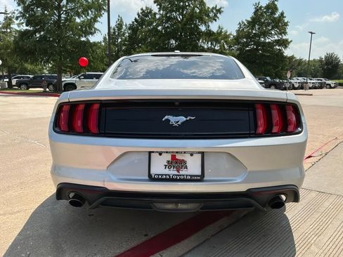 Used 2019 Ford Mustang Coupe RWD image 7