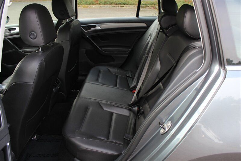 Used 2015 Volkswagen Golf TDI S FWD image 13