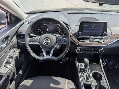 Used 2024 Nissan Altima 2.5 SV FWD image 16