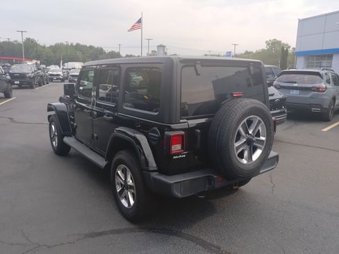 Used 2018 Jeep Wrangler Unlimited Sahara w/ Cold Weather Group image 5