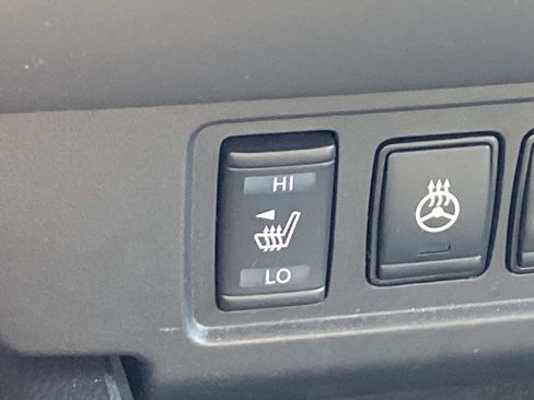 Used 2025 Nissan Frontier SV w/ SV Convenience Package image 19